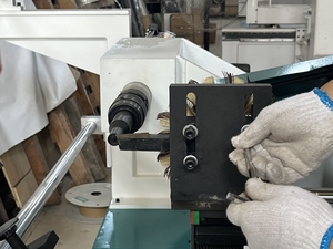 Tour à bois CNC automatique AR pour le tournage, le perçage et la gravure de pieds de meubles, de rampes d'escalier et de battes de baseball - Product Image 2