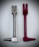 Abridor de botellas de metal fundido diseñado con la forma de una herramienta Halligan, abridor de 6 pulgadas de largo, una herramienta utilizada por los bomberos