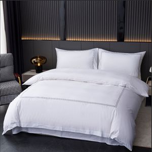 Juego de funda nórdica de algodón clásico bordado con marco de 2 líneas Kit de cama de cuatro piezas de lujo - Product Image 2