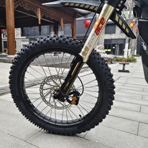 Motocicleta Ligera de 79 Pulgadas para Terreno Difícil, 10kW 72V40Ah, Diseño de Carrocería Ligera, Alta Flexibilidad, Motor de 7 Velocidades con Cambio Suave - Product Image 6