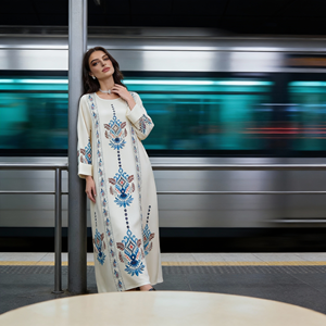 Abaya en polyester personnalisée élégante en gros pour femmes musulmanes, occasion de soirée de luxe - Product Image 4