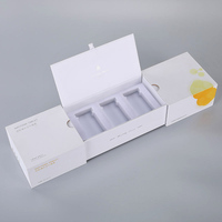 Boîte en carton blanc personnalisée pour ensemble cosmétique, boîte en papier rigide de qualité supérieure pour parfum avec doublure en éponge, finition mate, boîte cadeau
