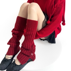 Calze Sovrapposte Rosse Autunno Inverno Anno del Maiale, Design Retrò Bordeaux con Bottoni, Calze a Maglia a Metà Polpaccio, Atmosfera Natalizia - Product Image 3