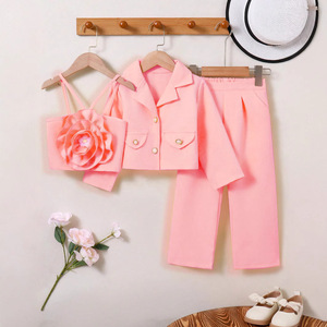 Nuovo completo da bambina <span class=keywords><strong>con</strong></span> <span class=keywords><strong>blazer</strong></span> e pantaloni <span class=keywords><strong>con</strong></span> bretelle a fiori - Product Image 1