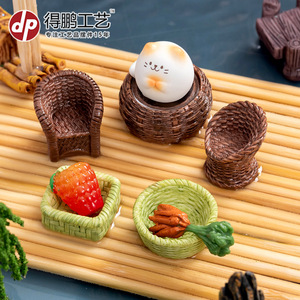 Juego de cestas miniatura de resina con verduras y silla para decoración del hogar - Product Image 3