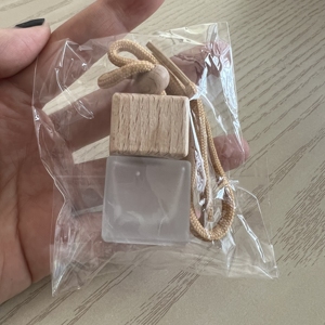 <span class=keywords><strong>Diffuseur</strong></span> de parfum pour voiture en verre givré transparent de 8 ml avec logo personnalisé, rechargeable, avec bouchon à vis en bois - Product Image 6