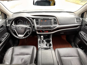 Toyota Highlander <span class=keywords><strong>d</strong></span>'<span class=keywords><strong>Occasion</strong></span> 2011-2015 à <span class=keywords><strong>Prix</strong></span> Abordable, Véhicule Essence avec Pneus R18, Traction Avant, Sièges en Tissu, Intérieur Sombre pour Adultes - Product Image 5
