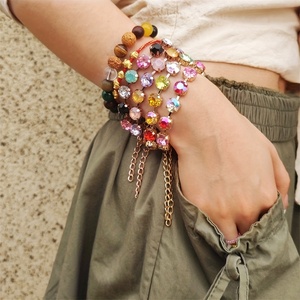 Elegante Pulsera de Cristal Colorido con Brillantes de Imitación Joyería Dorada Destellante Pulseras Ajustables Cadena de Mano para Rave y Graduación para Mujeres - Product Image 1