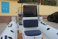 Perahu RIB Fiberglass Zhenbo 12 kaki 3,6m dengan Mesin Luar Papan Konsol Tengah Lantai EVA untuk Memancing RIB 360