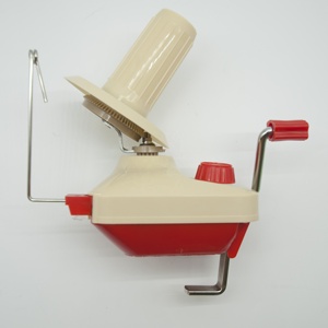 Avvolgitore Portatile per Gomitoli di Lana con Manovella (Rosso) con Morsetto, Mini Avvolgitore da Tavolo per Lavori a Maglia e Uncinetto - Product Image 1