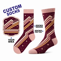 Emballage personnalisé pour chaussettes, directement de l'usine, avec logo, pour projets de fabrication sur mesure.