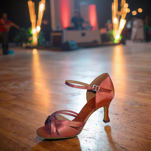 Scarpe classiche da ballo cubano Salsa latina per donna viola e marrone chiaro satinato in materiale 7.3cm tacco morbido Sole fatto a mano - Product Image 6
