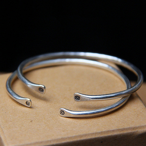 Bracciale semplice in argento Sterling S925 lavorato a mano da uomo e da donna con apertura a pesce intagliato Vintage regolabile con braccialetti di buona fortuna regali