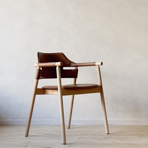 Fauteuil de salle à manger de style moderne avec cadre en bois de chêne et siège en cuir couleur noyer artificiel, idéal pour la maison, le bureau ou l'appartement, marque TR - Product Image 5