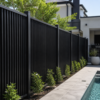 Système de clôture moderne en aluminium à persiennes verticales pour la sécurité et l'intimité résidentielle, avec revêtement en poudre