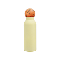 Bouteille d'eau de football isolée sous vide à double paroi en acier inoxydable pour le sport