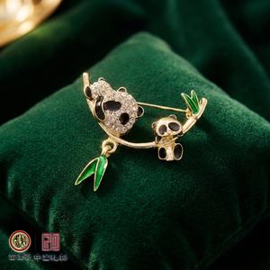 Broche vintage Panda en émail bronze rétro – Cadeau chinois pour le Nouvel An, idéale pour les tenues littéraires - Product Image 6