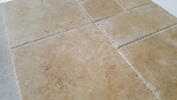 2023 Grays Travertine Ensemble de dalles à motif français, carreaux muraux et de sol marron poli, ACCENTS, parquet moderne antidérapant pour villas