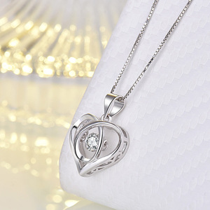 จี้รูปหัวใจสไตล์เกาหลี 'You My Heart' ประดับเพชรสำหรับผู้หญิง สร้อยคอรูปหัวใจพร้อมสายโซ่ลายไม้ไผ่ ชุบทองแดงแบบสปอร์ต - Product Image 2
