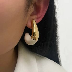 Pendientes Clásicos de Gota de Agua en Acrílico y Aleación de Zinc con Baño de Oro de 14K para un Look Juvenil y Elegante - Product Image 5