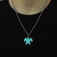Nouveaux colliers pendentifs tortue lumineux pour Halloween, collier créatif hip-hop tortue en acier inoxydable