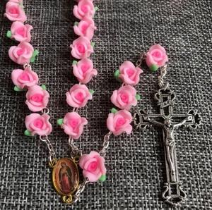 Màu Hồng Mềm Clay Rose Hạt Mân Côi Đất Sét Mềm Mân Côi Vòng Cổ Với Chúa Giêsu Thánh Giá Vòng Cổ Vàng Trinh Nữ Guadalupe Mân Côi Trung Tâm - Product Image 6