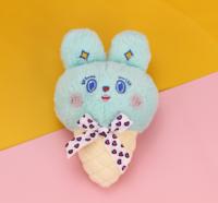 OEM/ODM service 8 pouces coloré lapin forme crème glacée en peluche couette or estampillé conception accrocheur griffe Machine remplissage PP