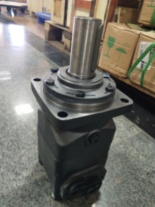 Moteurs hydrauliques Char Lynn série 4000 à faible vitesse et couple élevé OMT OMTS OMS 100cc 200 pour équipements de manutention des grains - Product Image 1