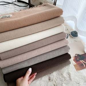 Écharpe-châle élégante et longue, couleur unie, style hiver, effet cachemire, polyvalente, avec pompons, pour couples, pour se tenir au chaud YHK0091 - Product Image 4