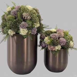 Les jardinières publiques pour les affaires en plein air ne sont pas seulement des conteneurs pour les fleurs; ils sont aussi les «petits cadres» de la ville - Product Image 2