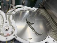 Machine de remplissage automatique de bouteilles de jus et de cosmétiques à haute efficacité, ligne de production d'emballage et de bouchage de liquides