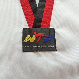 Uniforme de Taekwondo WTF al por Mayor, Color Rojo y Negro, Cuello en V, Ligero, Transpirable, Personalizado, para Entrenamiento de Artes Marciales para Niños - Product Image 6