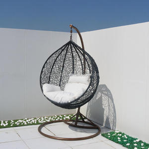 Chaise suspendue œuf en rotin moderne pour l'extérieur et l'intérieur, simple ou double place, avec repose-pieds – Nouvelle collection tendance - Product Image 3