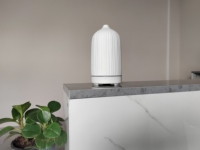 Diffuseur d'arômes électronique en céramique de 160 ml, personnalisé par le fournisseur de Shenzhen, pour huiles parfumées, écologique, idéal pour Noël