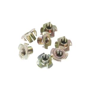 Inserts en <span class=keywords><strong>bois</strong></span> sur mesure de haute qualité en acier au carbone zingué DIN 1624 Grade 4.8, taille métrique, à quatre griffes (4 pointes) pour meubles - Product Image 3