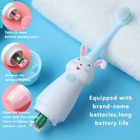 Brosse à dents électrique pour enfants, dessin animé, alimentée par piles, IPX7, brosse à dents sonique avec petite tête de brosse, livrée avec 3 têtes de brosse de rechange