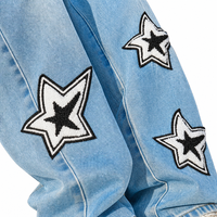 Jeans en denim bleu clair pour homme, coupe décontractée, avec appliques en forme de quatre étoiles