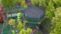 Parc d'aventure multi-niveaux en corde tressée pour l'extérieur avec toboggan, pont et tour d'escalade, équipement de terrain de jeu intérieur personnalisé pour enfants