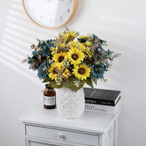 Ramo de Girasoles Artificiales con Diseño de Viento y Sol Otoñales para Decoración de Bodas y Hogar - Product Image 1