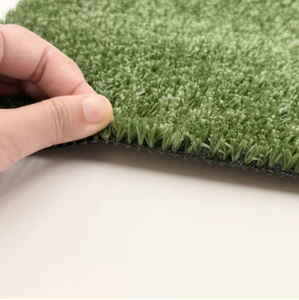 Gazon artificiel d'intérieur et d'extérieur, poils réalistes multicolores, matériau respirant - Product Image 1