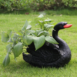 Scultura di Cigno Bianco e Nero in Resina Ornamento da Giardino Impermeabile Dipinto a Mano Decorazione per Vasi da Fiori da Esterno - Product Image 3