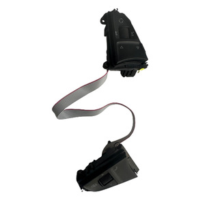 Les boutons, les commutateurs et les commandes multimédias du volant multifonction de la nouvelle Octavia sont des pièces d'origine (5E0919719). - Product Image 2