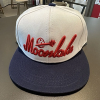 Casquettes Snapback en toile bleu marine à 6 panneaux, profil bas, non structurées, à visière plate, avec boucle en métal et cuir, logo personnalisé – Grande Vente