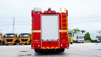 Camion de lutte contre les incendies SINOTRUCK neuf, 8000L, EURO 5, manuel, 4x2, diesel, citerne à mousse, pour l'industrie chimique