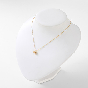 Collar con Colgante de Capullo y Vaina de Loto |   Acero Inoxidable con Baño de Oro PVD de 18K, Duradero, Resistente al Agua e Hipoalergénico |   Joyería Espiritual para Mujer - Product Image 3