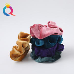 Qiyue Hot Sale 60 Kleuren Beschikbaar Groothandel Fluwelen Effen Haar <span class=keywords><strong>Scrunchies</strong></span> - Product Image 4