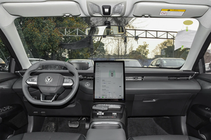 Auto Usado Barato 2025, Changan Eado 1.5T DCT Edición de Alta Energía, Sedán FWD, 170HP, 350Bar GDI, 4 Puertas, 5 Asientos, Listo para Enviar - Product Image 3