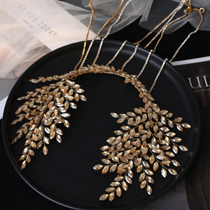 Serre-tête de mariée vintage de luxe fait main avec feuilles d'or, strass, franges et pompons, bijou de cheveux pour mariage et concours de beauté - Product Image 3