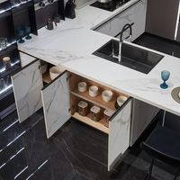 Meubles de cuisine modulaires modernes haut de gamme avec finition laquée, robinet d'évier, charnières et paniers de tiroir pour villas et appartements