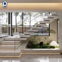 Escalier suspendu en bois sur mesure avec marches en bois empilées, garde-corps en verre et main courante en bois – Escalier intérieur moderne pour résidence